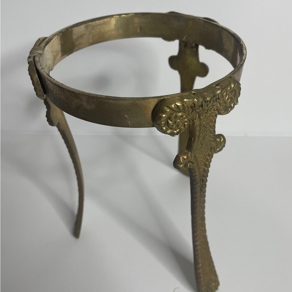 Vintage Scalloped Crackle Glass Bowl and Gold Brass Stand - Picture 7 of 7